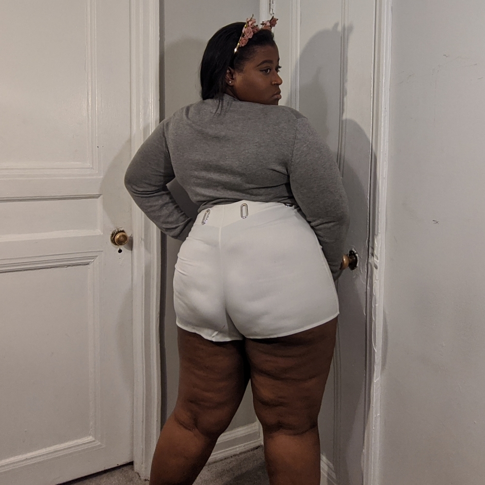 Woven Ivory Shorts - Picture 2 of 2